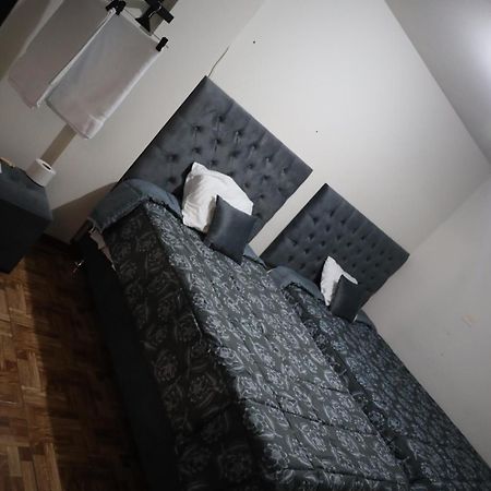 Sabina Aeropuerto Hostel Лима Экстерьер фото