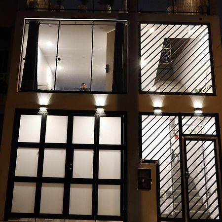 Sabina Aeropuerto Hostel Лима Экстерьер фото