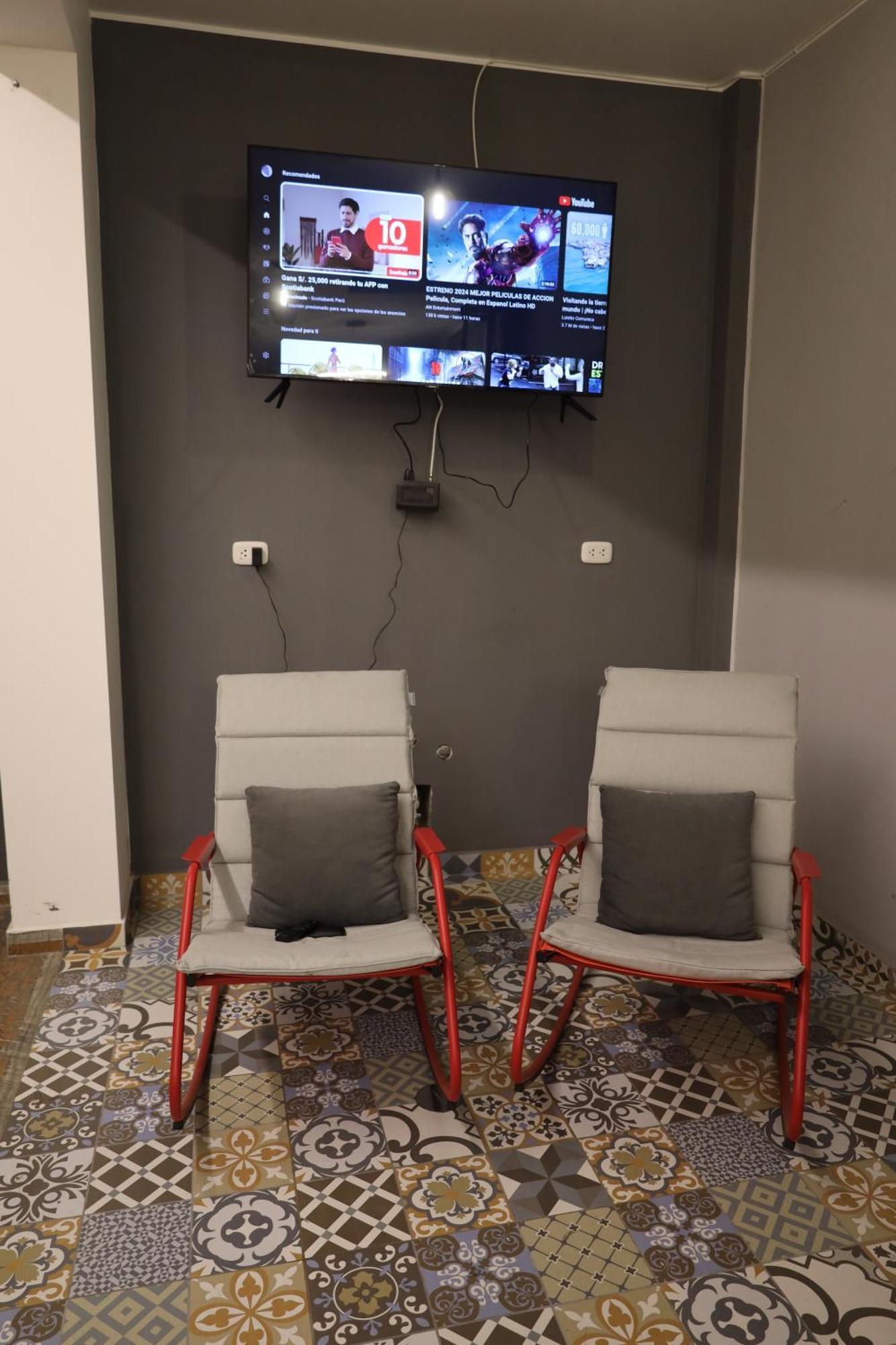 Sabina Aeropuerto Hostel Лима Экстерьер фото