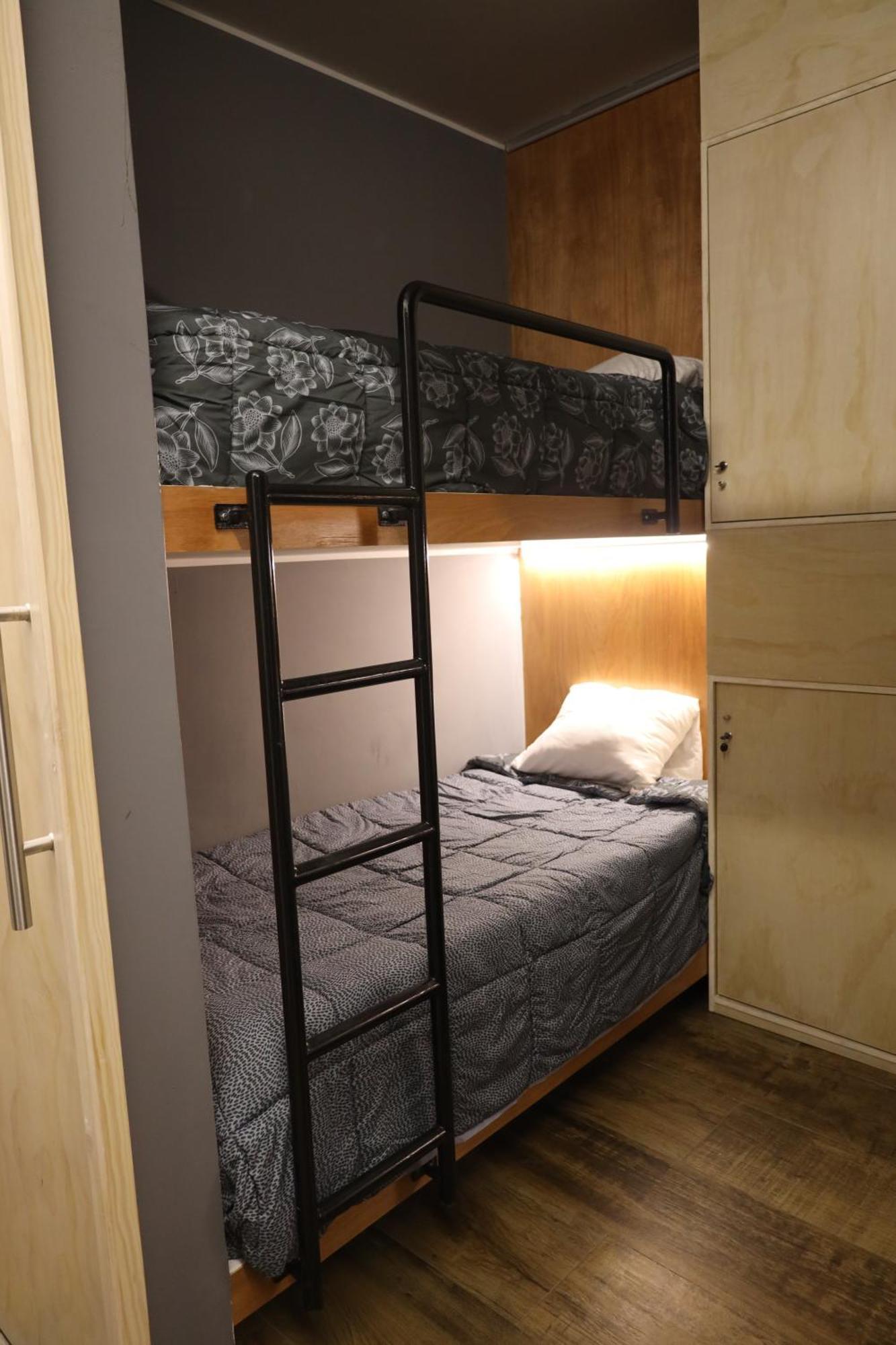 Sabina Aeropuerto Hostel Лима Экстерьер фото